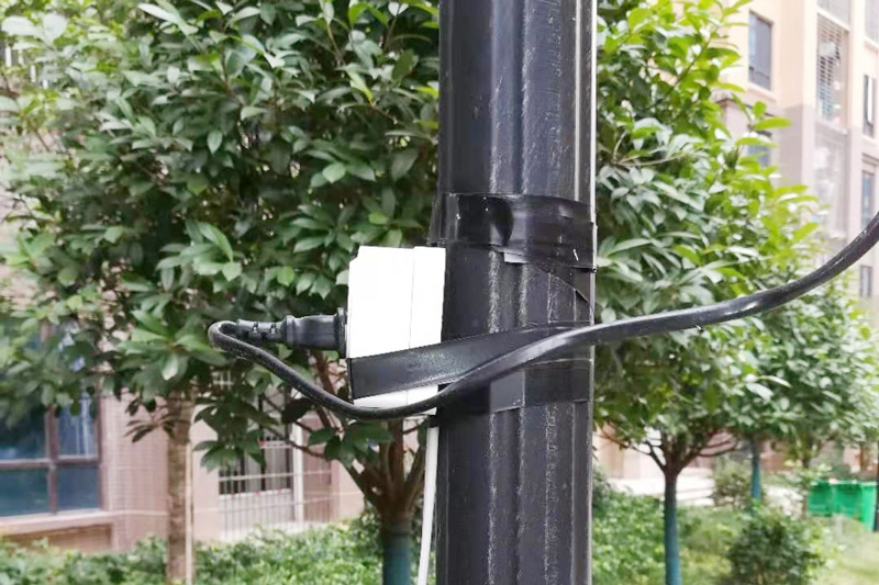 小區滅蚊燈安裝接線(xiàn)裸露