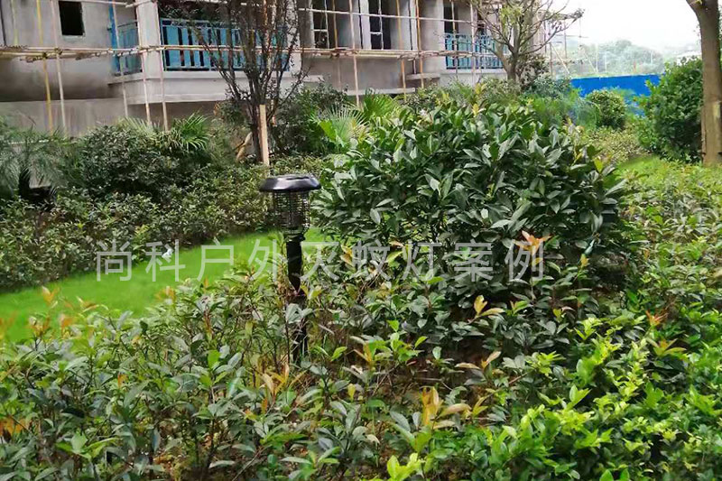 江西大余碧桂園翰盛雅園小區太陽(yáng)能滅蚊燈案例