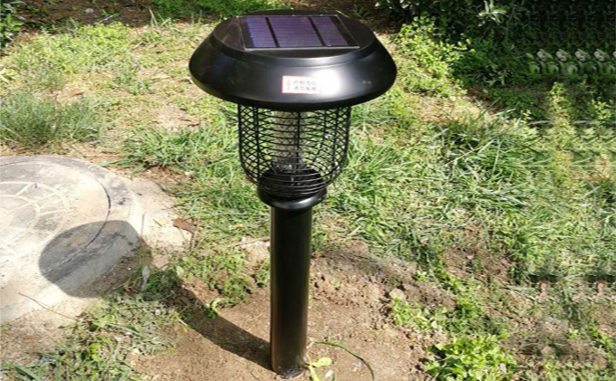 小區安裝滅蚊燈助力春季消滅越冬蚊