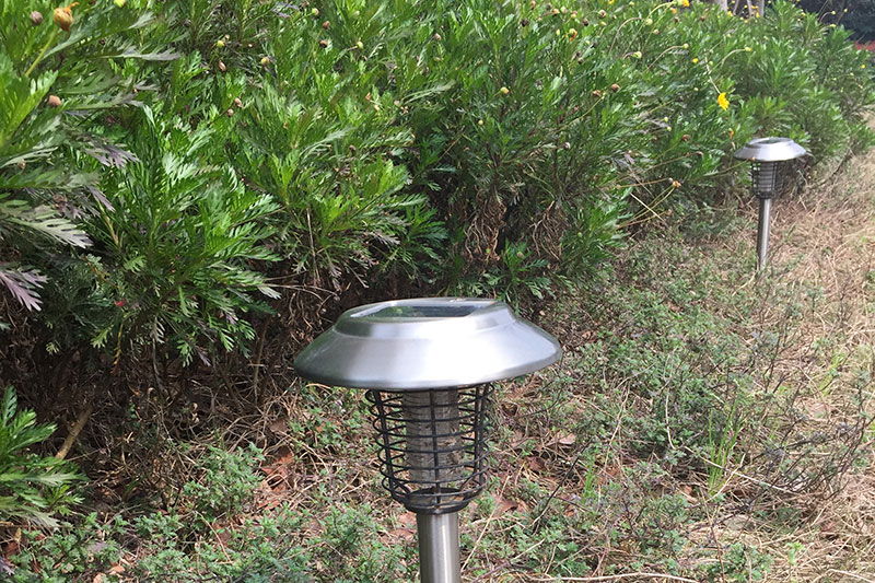 北京室外太陽(yáng)能滅蚊燈效果用于用于小區草坪綠化帶